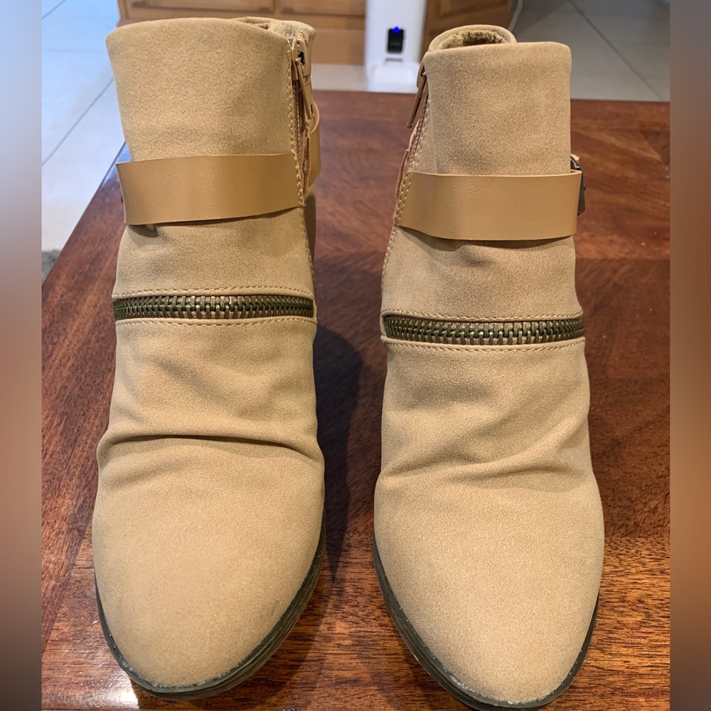 Heeled boots